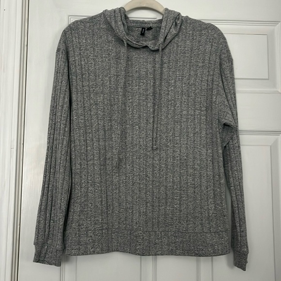 “Vero Moda: Ribbed Sweatshirt size small” - Picture 1 of 7